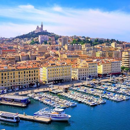 Logement privé, spacieux et moderne, situé entre le LUBERON, la côte marseillaise, la Provence et ses richesses. Pertuis Extérieur photo
