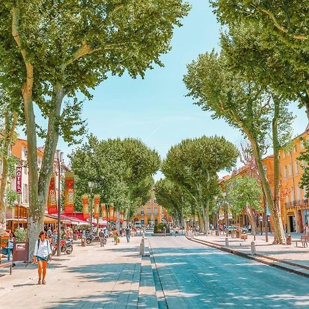Logement privé, spacieux et moderne, situé entre le LUBERON, la côte marseillaise, la Provence et ses richesses. Pertuis Extérieur photo