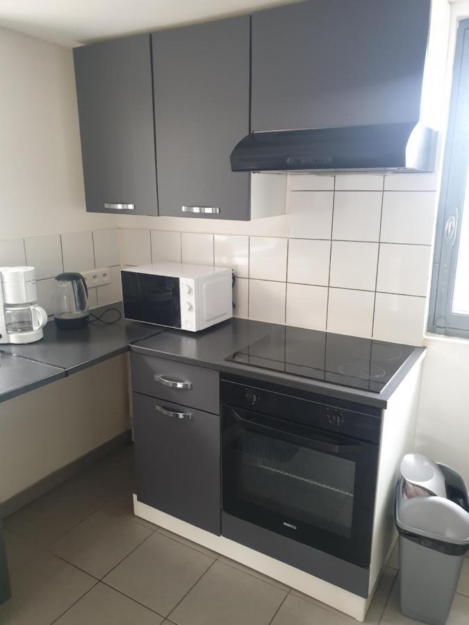 Logement privé, spacieux et moderne, situé entre le LUBERON, la côte marseillaise, la Provence et ses richesses. Pertuis Extérieur photo