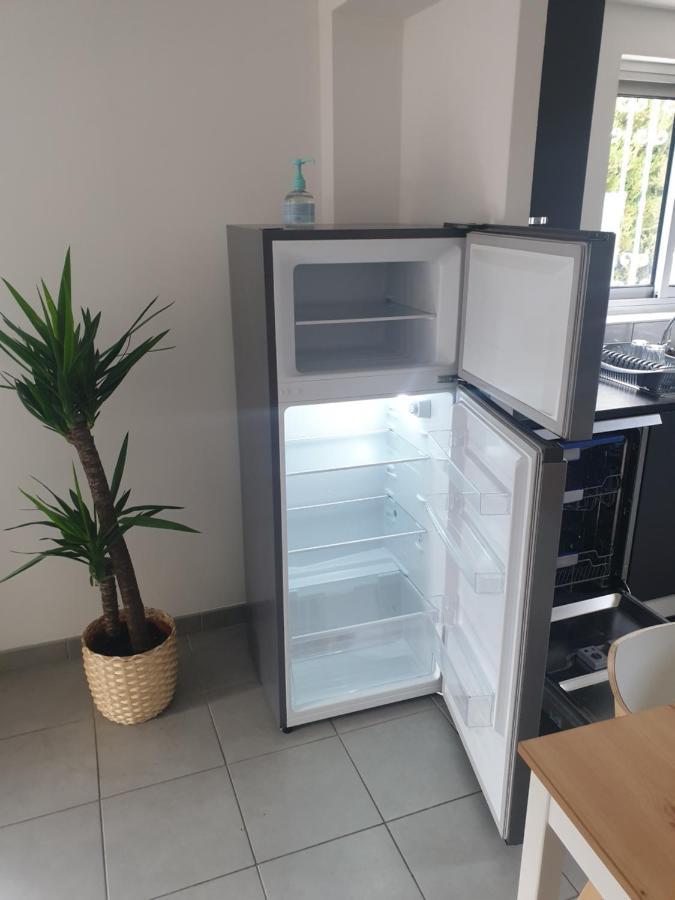 Logement privé, spacieux et moderne, situé entre le LUBERON, la côte marseillaise, la Provence et ses richesses. Pertuis Extérieur photo