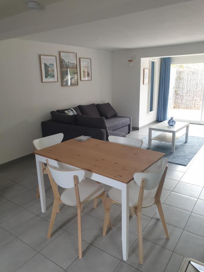 Logement privé, spacieux et moderne, situé entre le LUBERON, la côte marseillaise, la Provence et ses richesses. Pertuis Extérieur photo