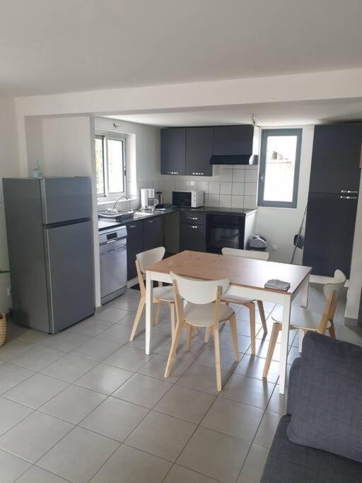 Logement privé, spacieux et moderne, situé entre le LUBERON, la côte marseillaise, la Provence et ses richesses. Pertuis Extérieur photo