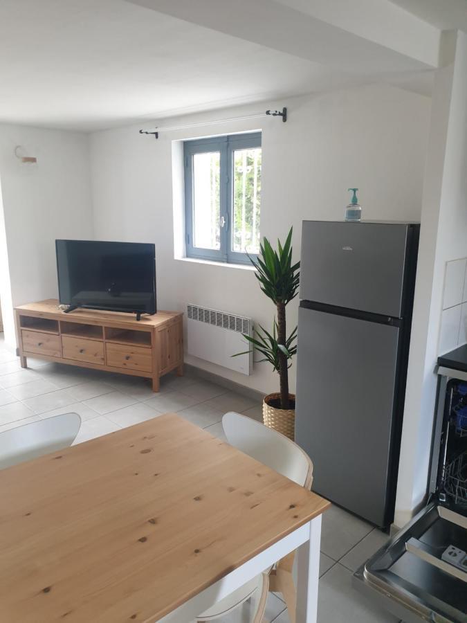 Logement privé, spacieux et moderne, situé entre le LUBERON, la côte marseillaise, la Provence et ses richesses. Pertuis Extérieur photo