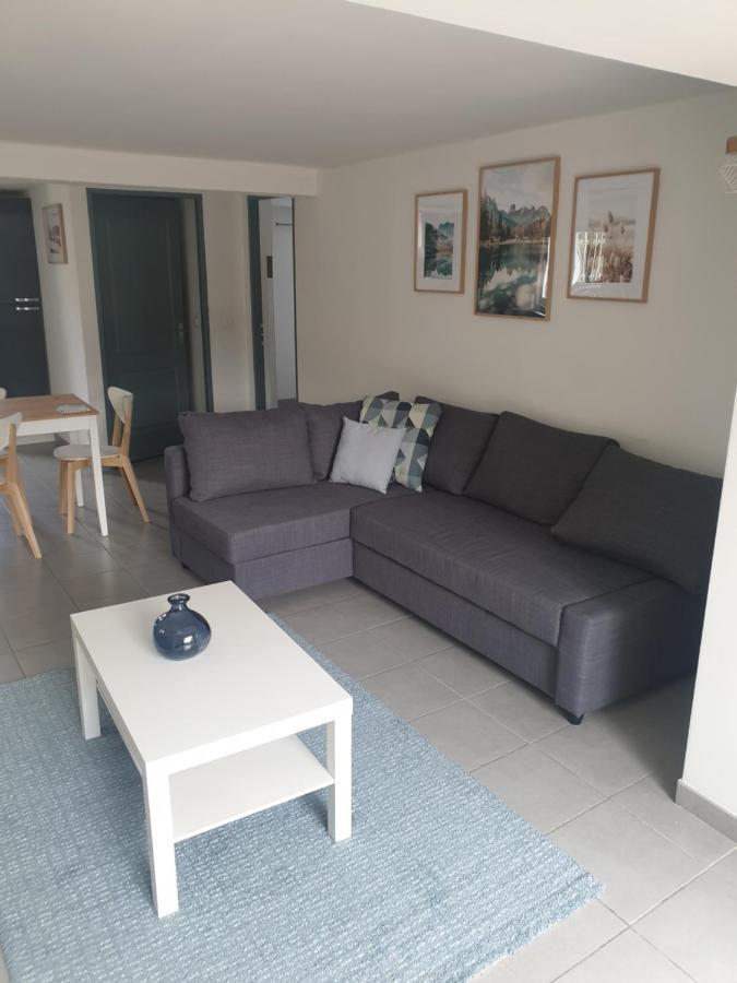Logement privé, spacieux et moderne, situé entre le LUBERON, la côte marseillaise, la Provence et ses richesses. Pertuis Extérieur photo
