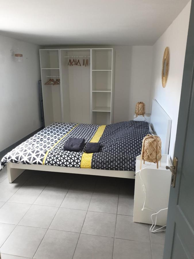 Logement privé, spacieux et moderne, situé entre le LUBERON, la côte marseillaise, la Provence et ses richesses. Pertuis Extérieur photo