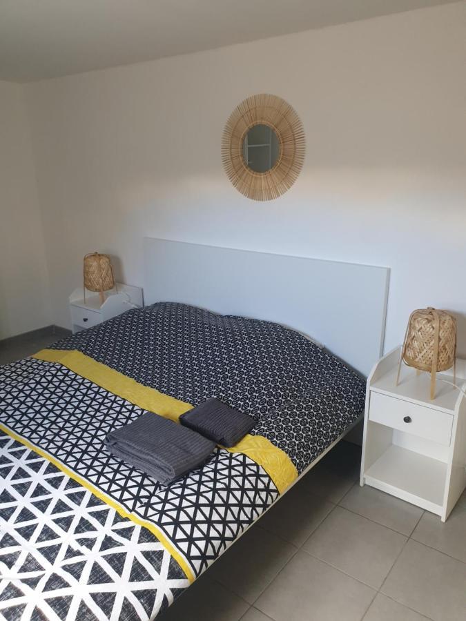 Logement privé, spacieux et moderne, situé entre le LUBERON, la côte marseillaise, la Provence et ses richesses. Pertuis Extérieur photo