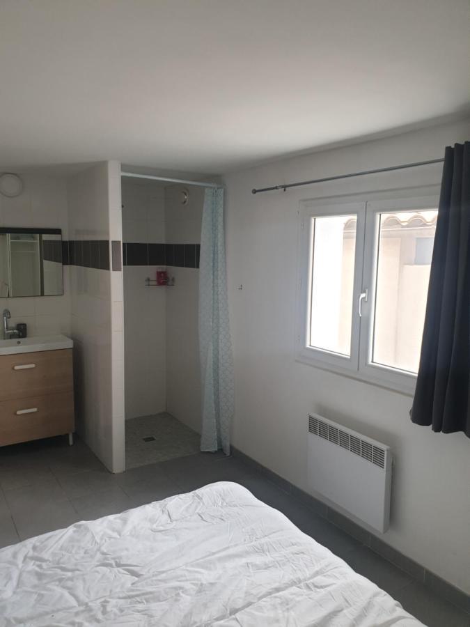 Logement privé, spacieux et moderne, situé entre le LUBERON, la côte marseillaise, la Provence et ses richesses. Pertuis Extérieur photo