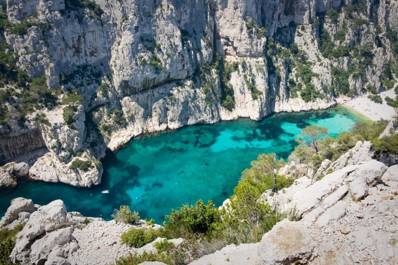 Logement privé, spacieux et moderne, situé entre le LUBERON, la côte marseillaise, la Provence et ses richesses. Pertuis Extérieur photo